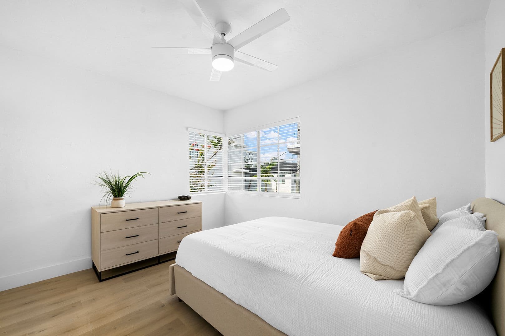 Miami Beach Apartment: 940 Jefferson Ave