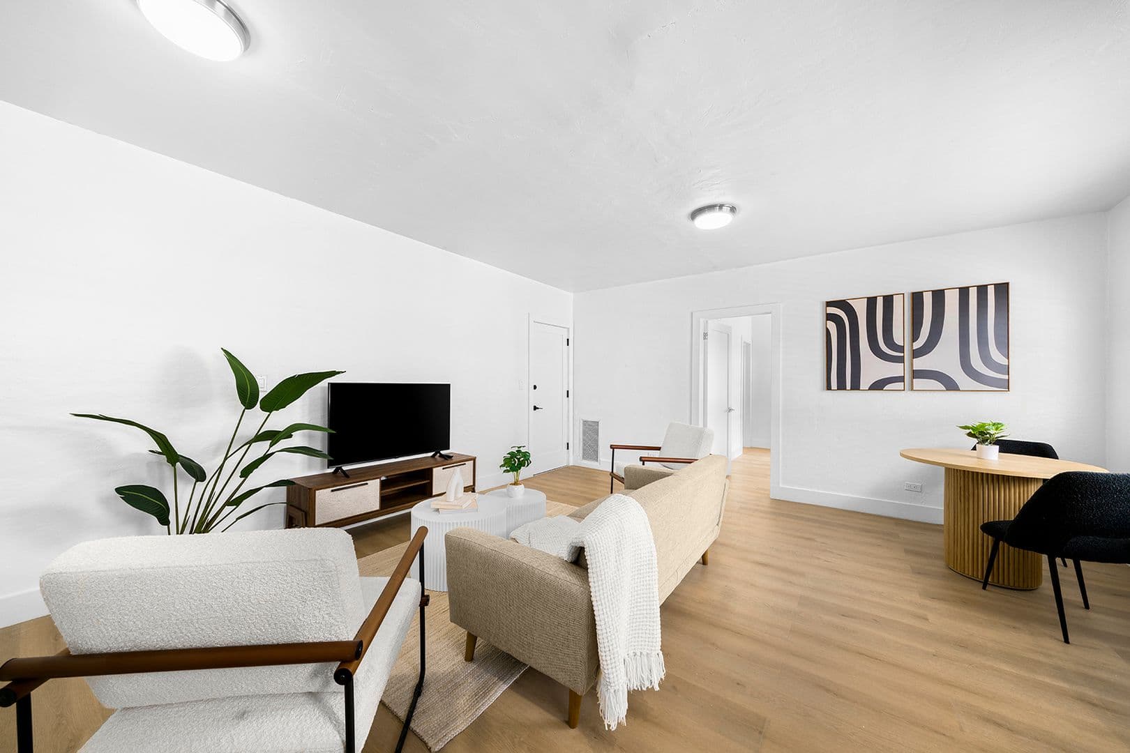 Miami Beach Apartment: 940 Jefferson Ave