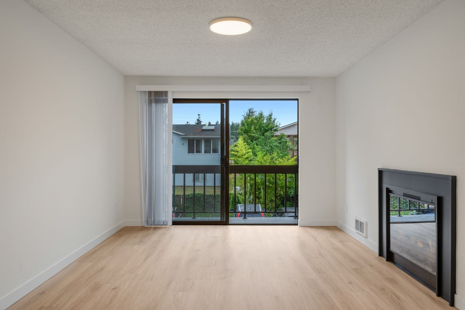 Seattle Apartment: 3025 NE 137th St