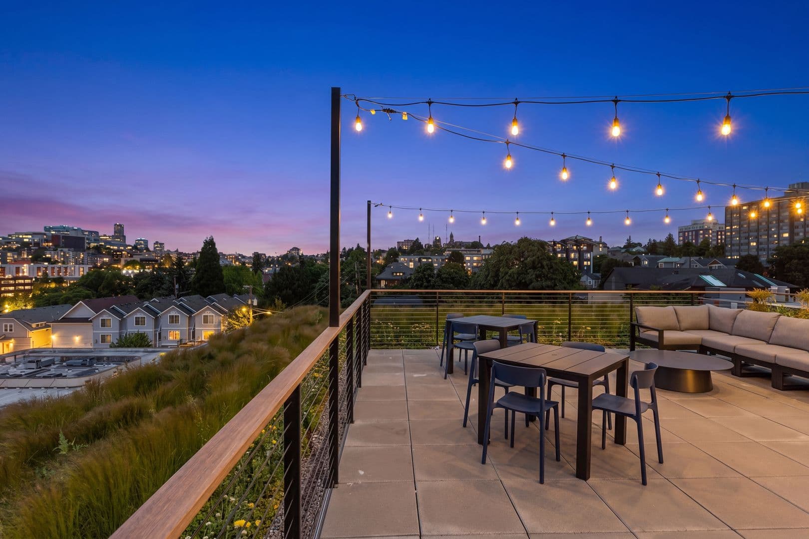 Seattle Apartment: 404 16th Ave S