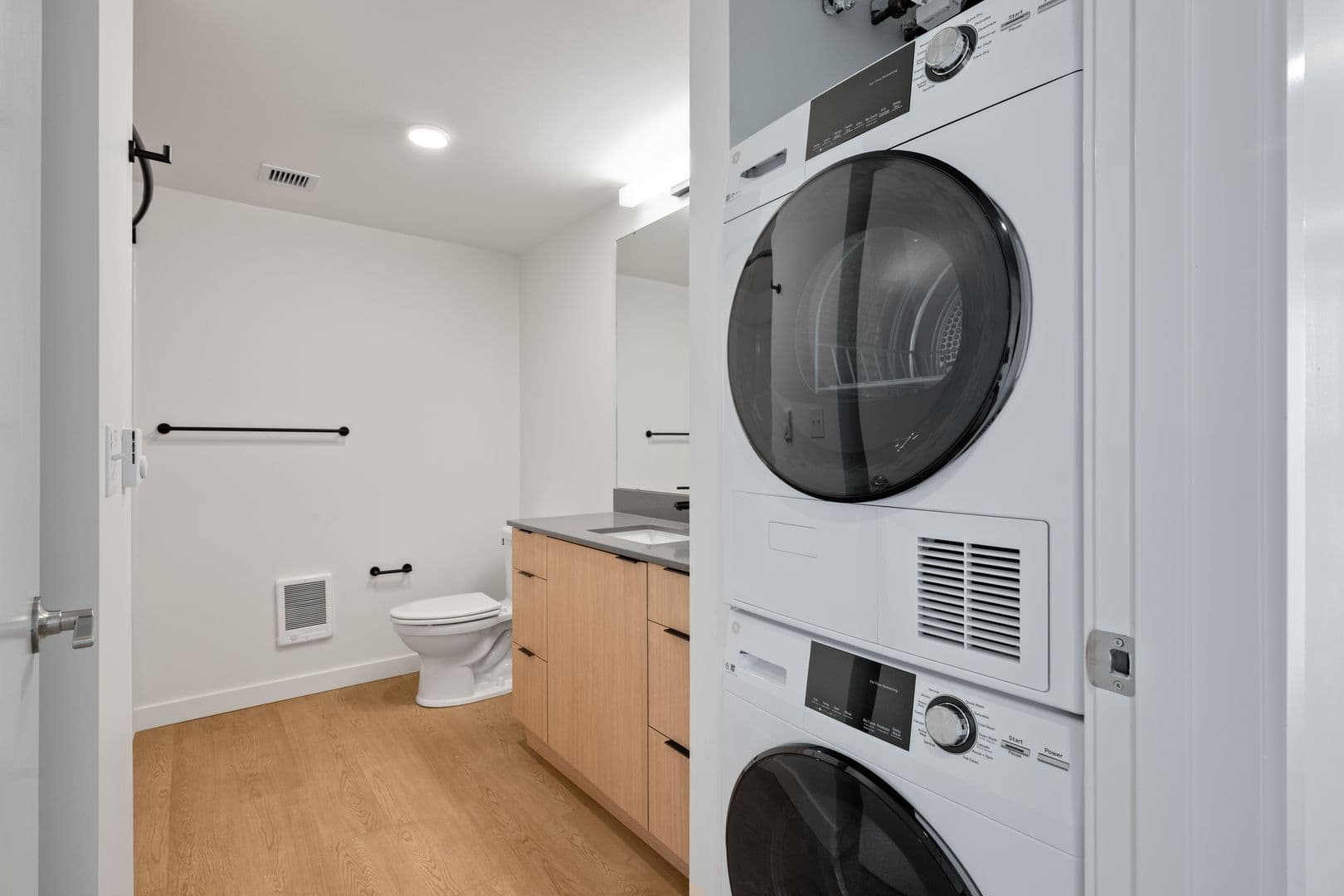 Seattle Apartment: 404 16th Ave S