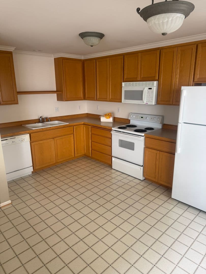 Seattle Apartment: 2032 43rd Ave East