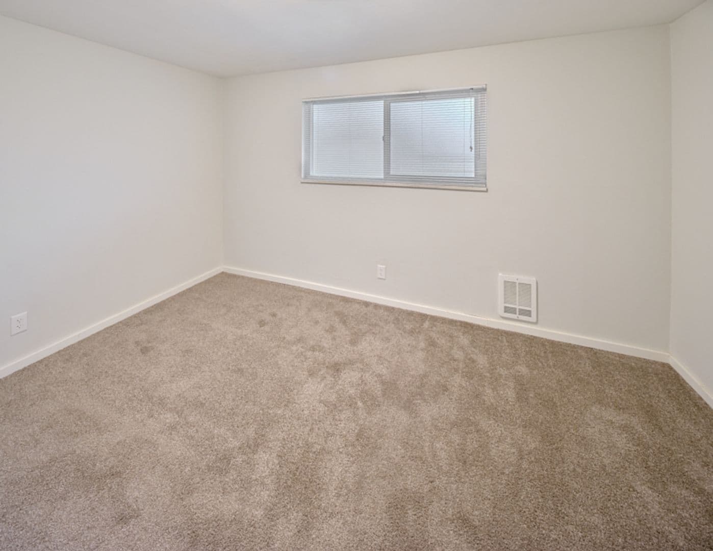 Seattle Apartment: 3430 Rainier Ave S