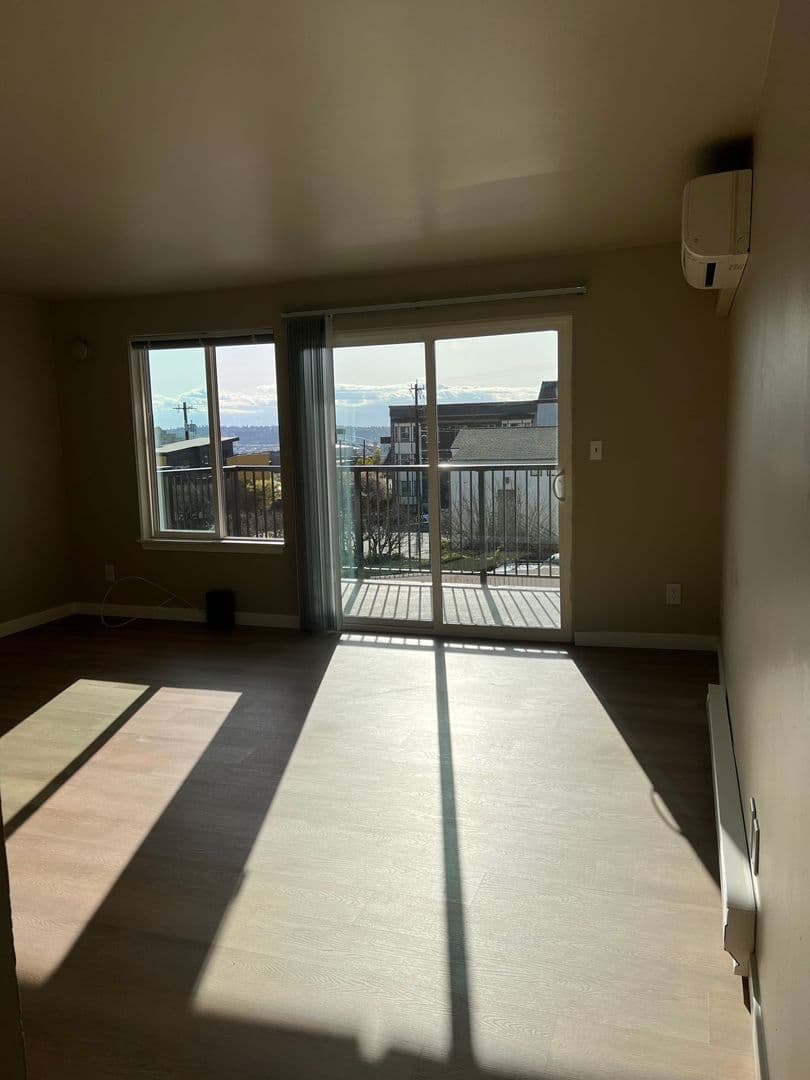 Seattle Apartment: 119 19th Ave