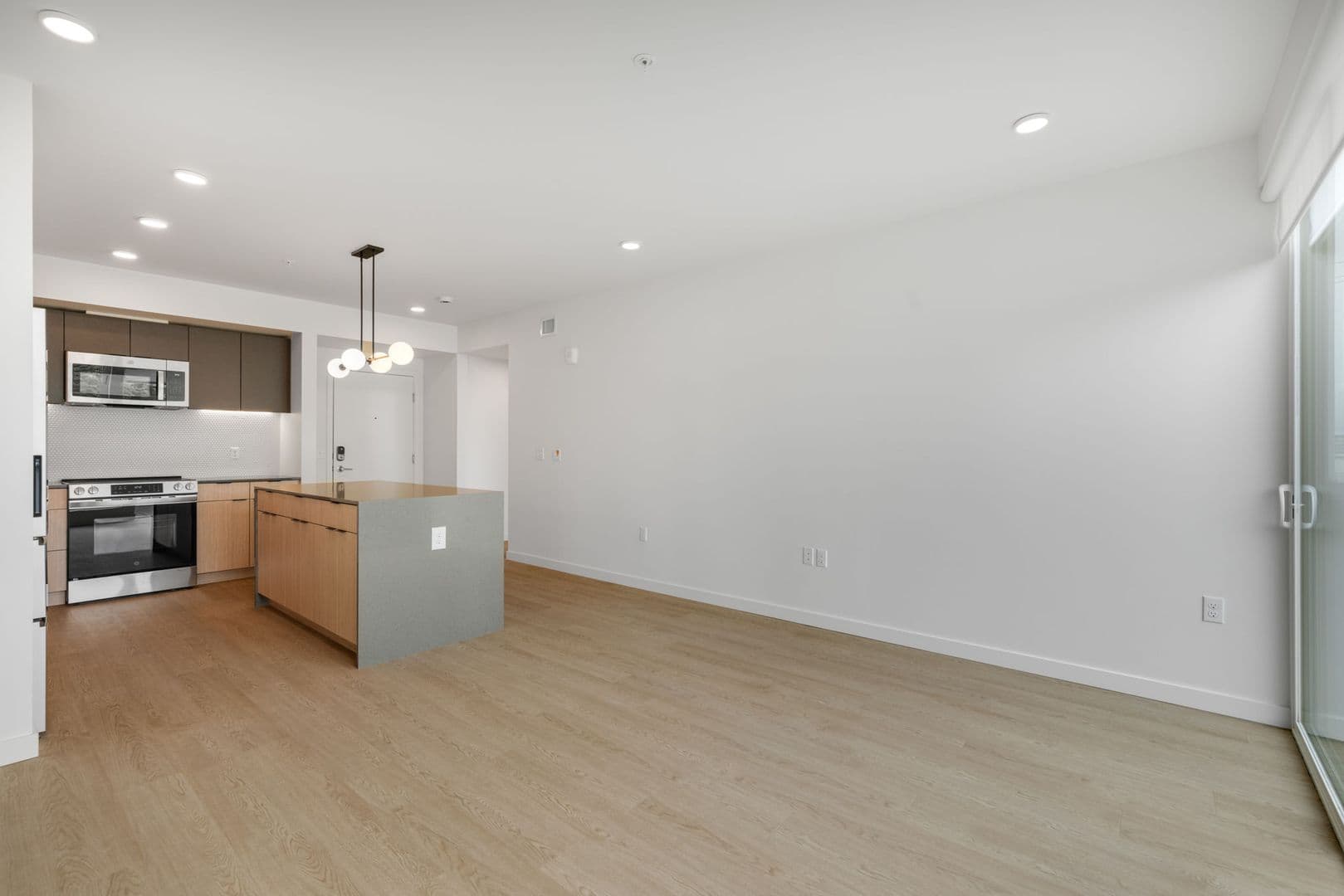 Seattle Apartment: 404 16th Ave S