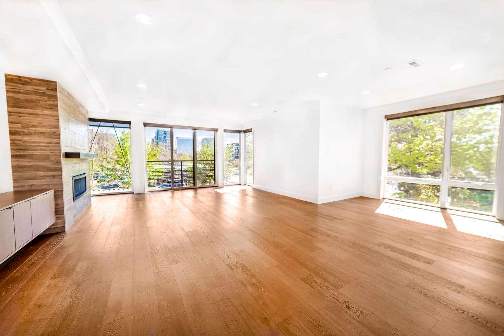 Bellevue Apartment: 135 100th AVE NE