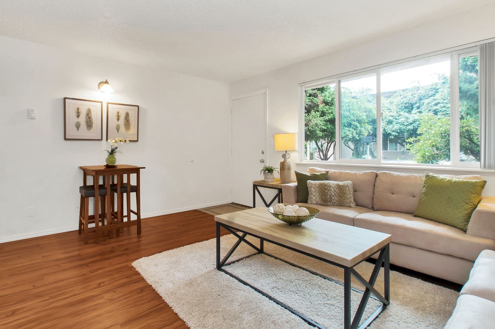 Lacey Apartment: 948 Neil Street NE