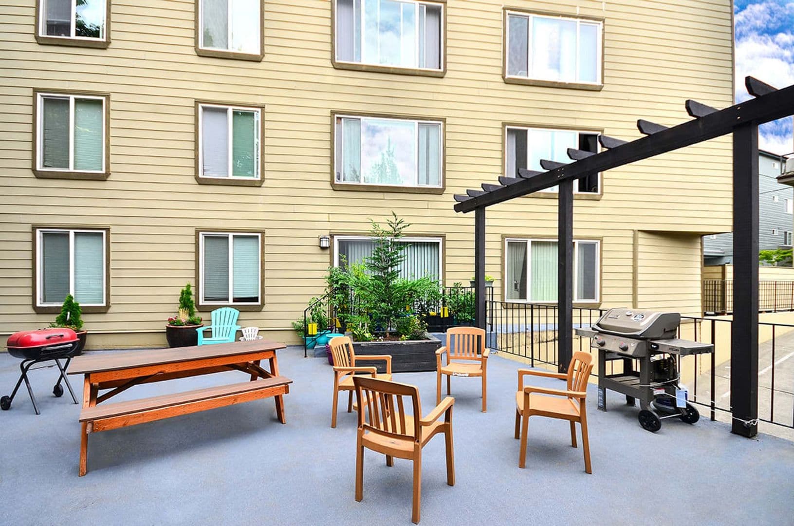 Seattle Apartment: 7415 5th Ave NE