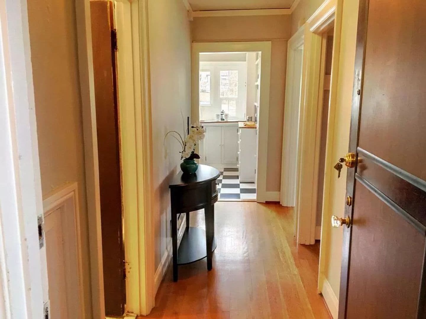 Seattle Apartment: 1645 10th Ave E