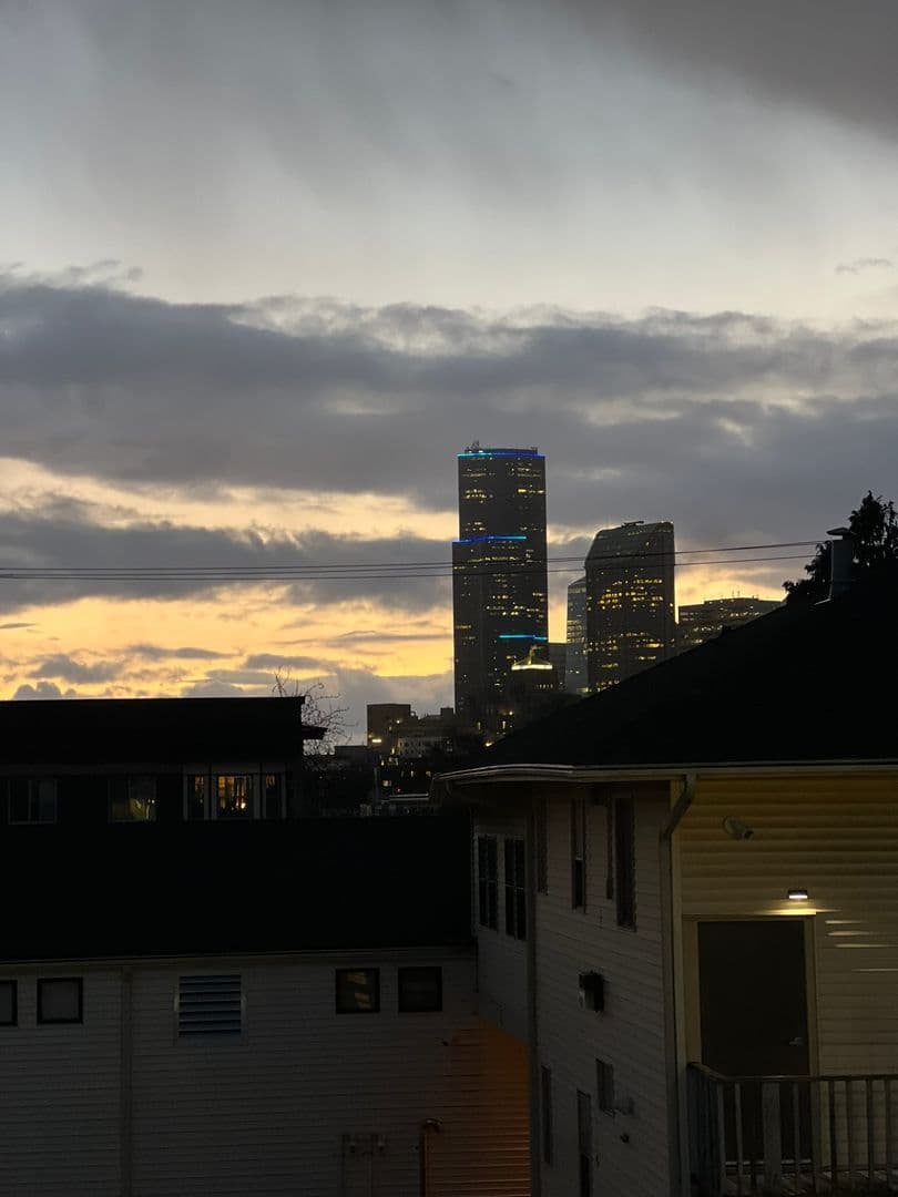 Seattle Apartment: 119 19th Ave