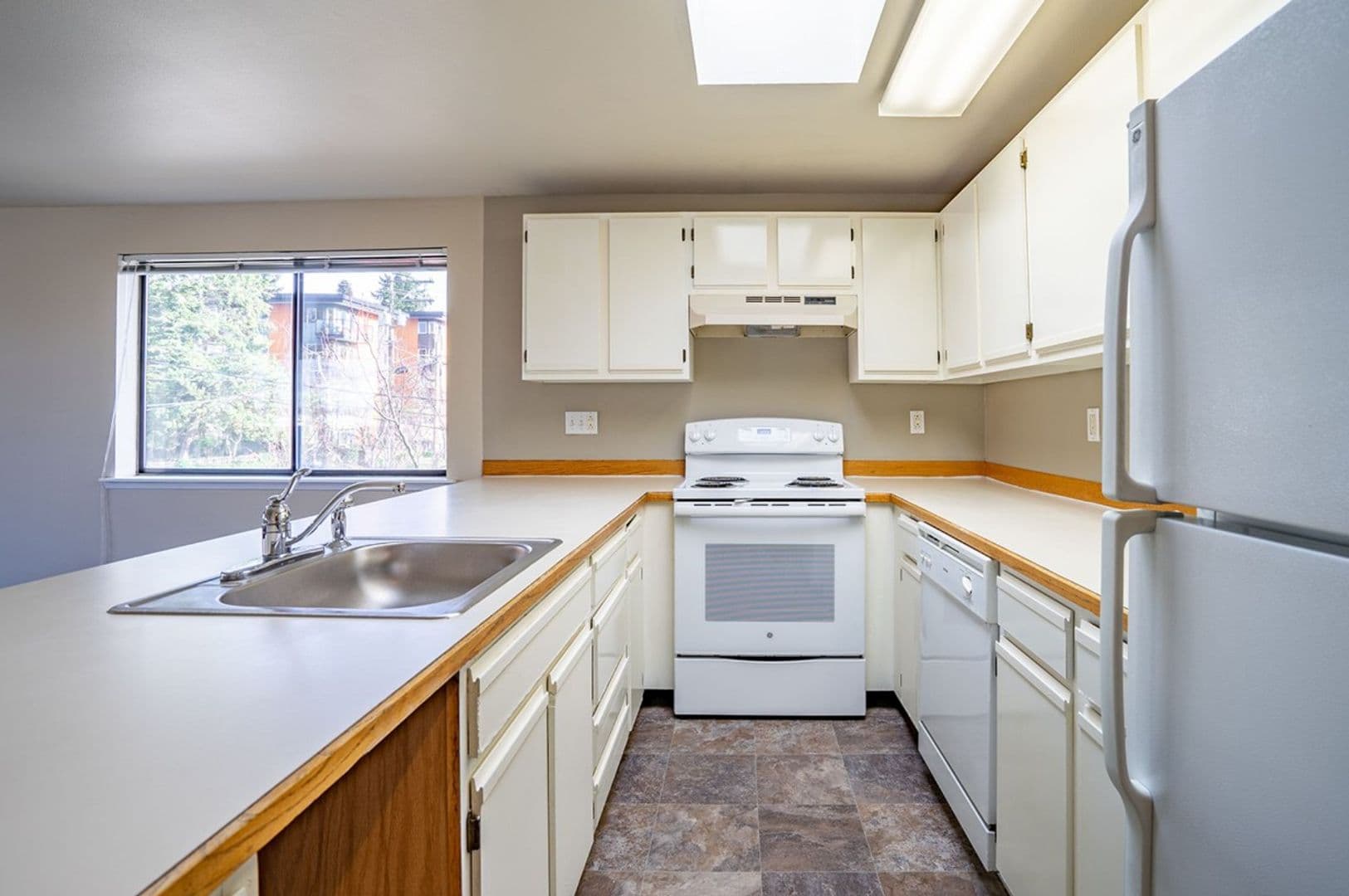 Seattle Apartment: 201 NW 39th St
