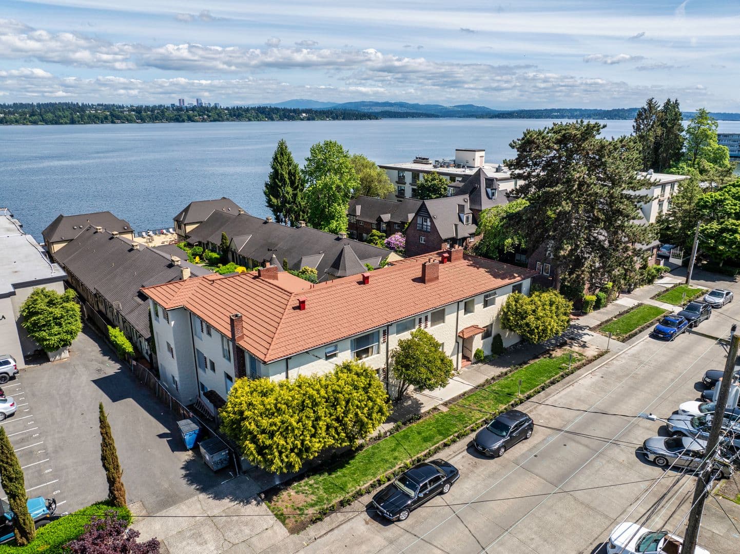 Seattle Apartment: 2012 43rd Ave E