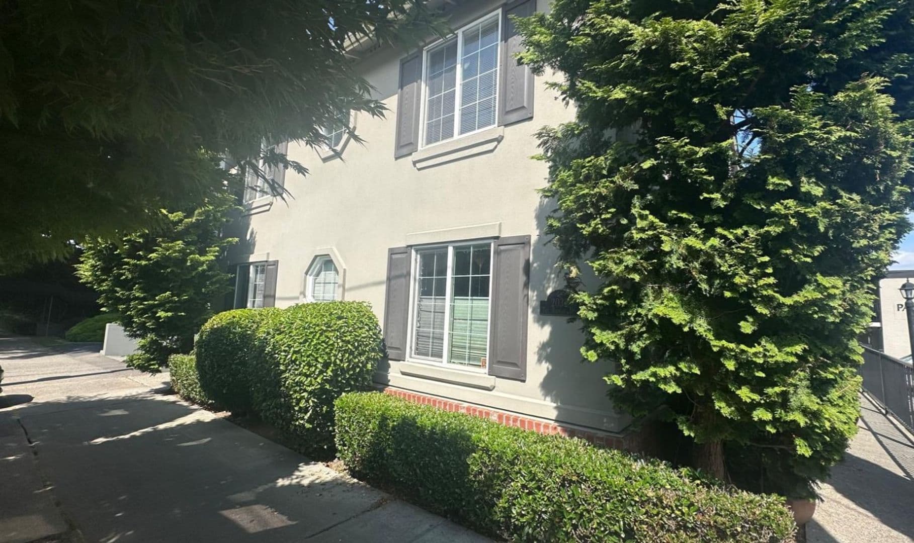 Seattle Apartment: 2032 43rd Ave East