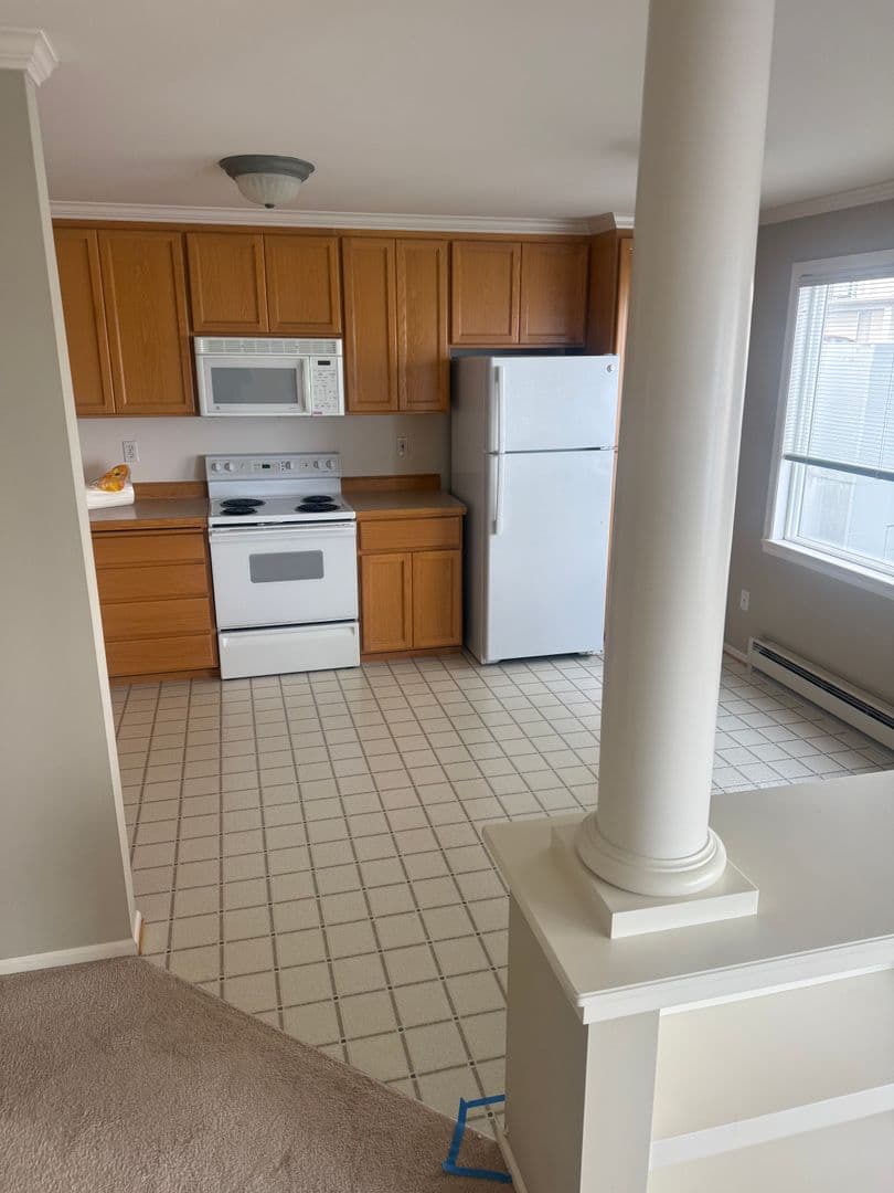 Seattle Apartment: 2032 43rd Ave East