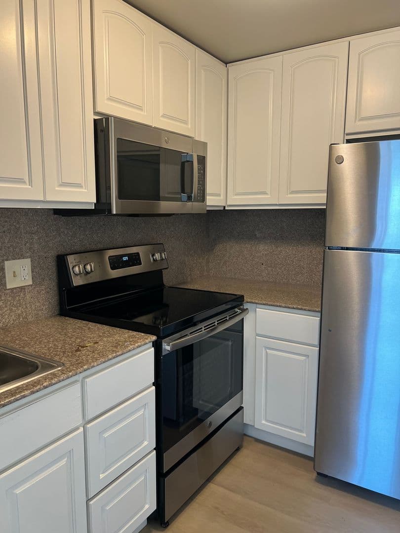Seattle Apartment: 119 19th Ave