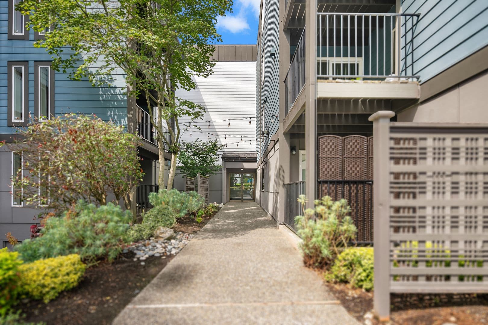 Shoreline Apartment: 16100 Linden Ave N