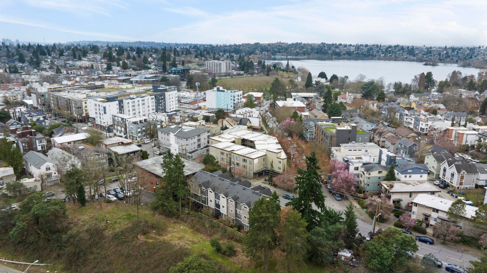 Seattle Apartment: 7415 5th Ave NE