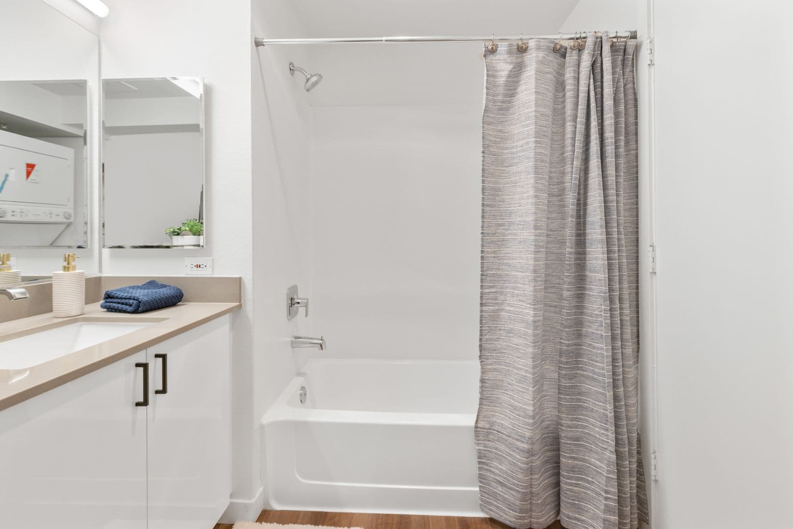 Bellevue Apartment: 11115 NE 2nd St