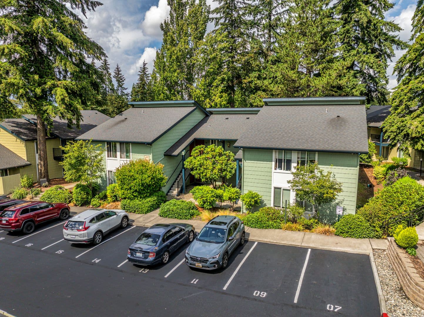 Bellevue Apartment: 14260 SE 18th ST