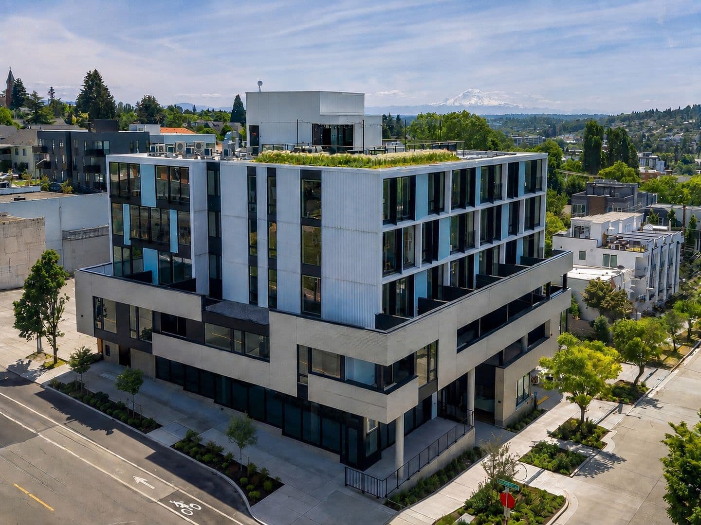 Seattle Apartment: 404 16th Ave S
