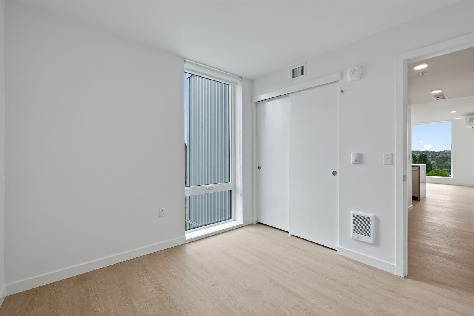 Seattle Apartment: 404 16th Ave S