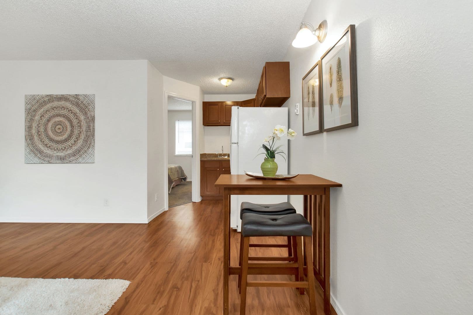 Lacey Apartment: 948 Neil Street NE