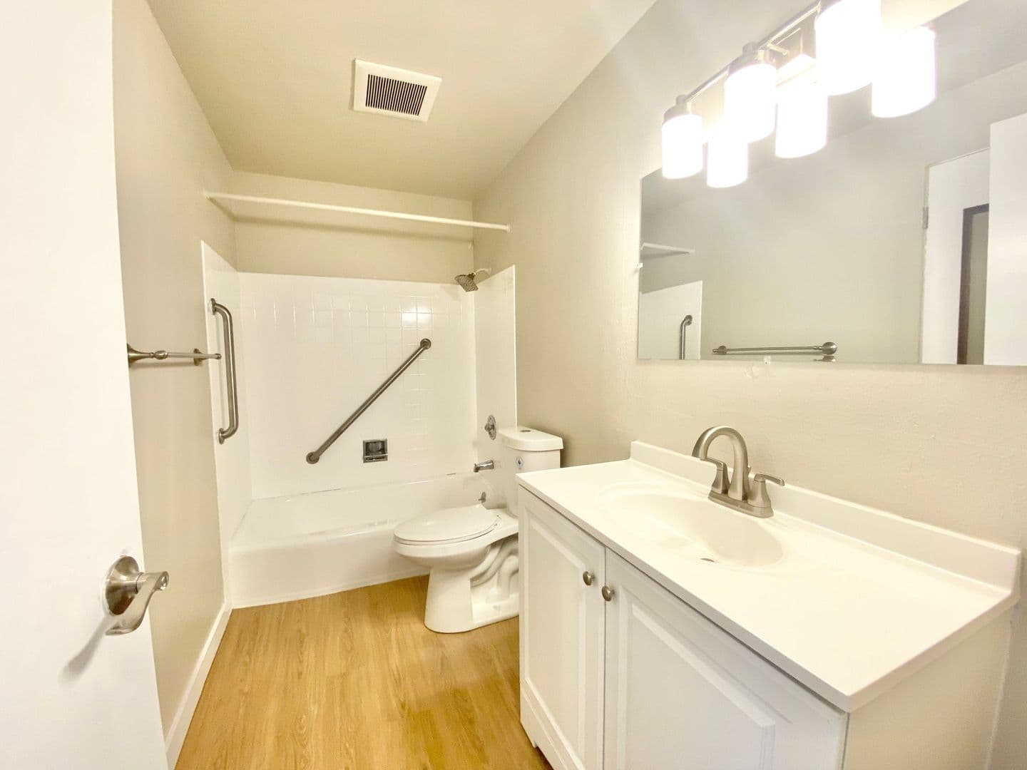 Seattle Apartment: 119 19th Ave