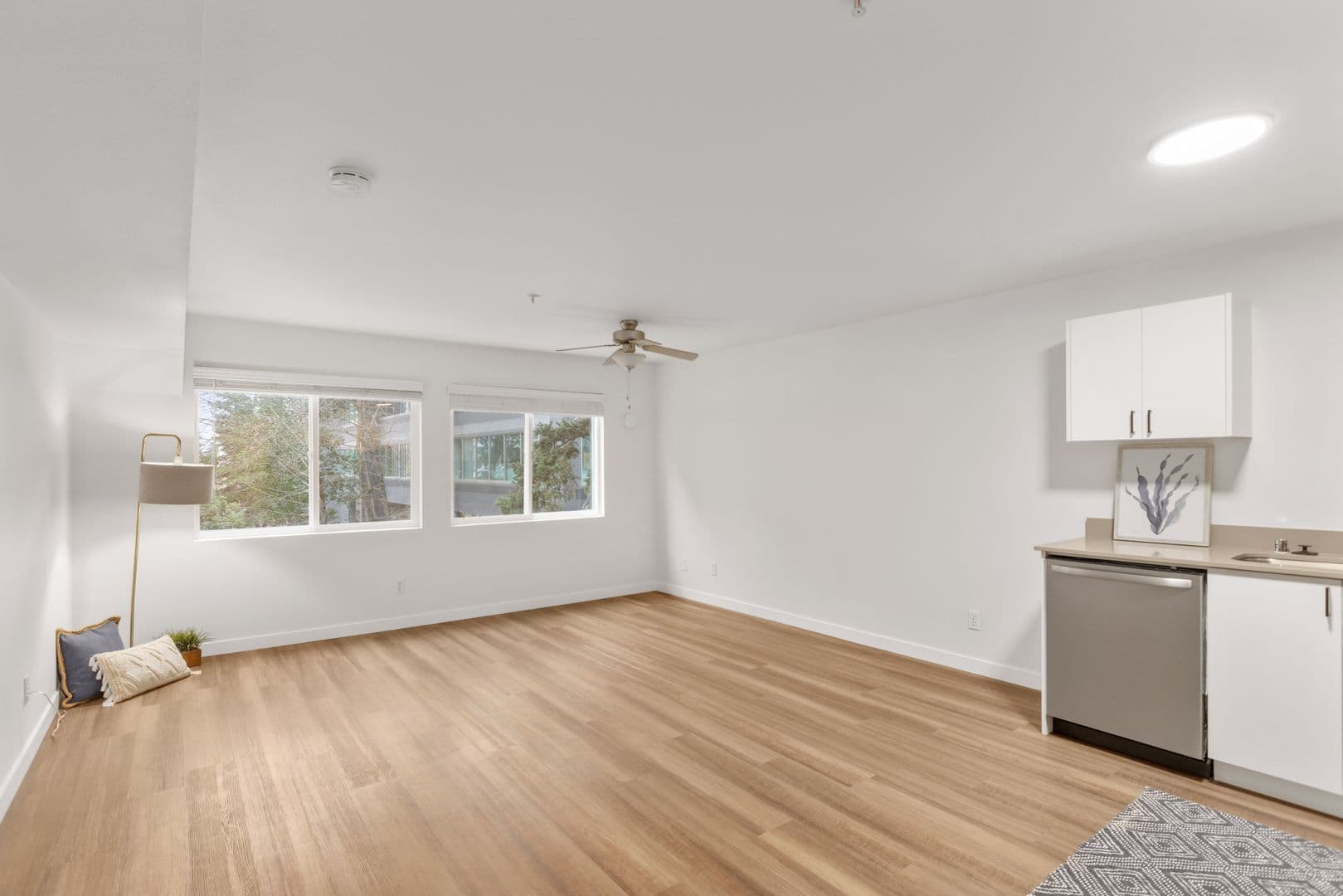 Bellevue Apartment: 11115 NE 2nd St
