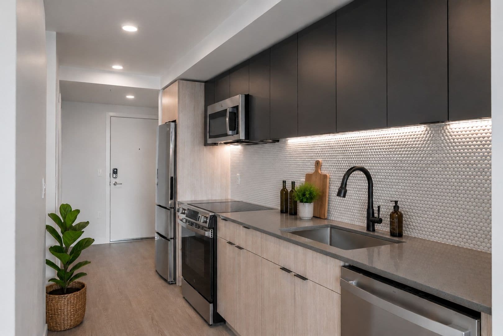 Seattle Apartment: 404 16th Ave S