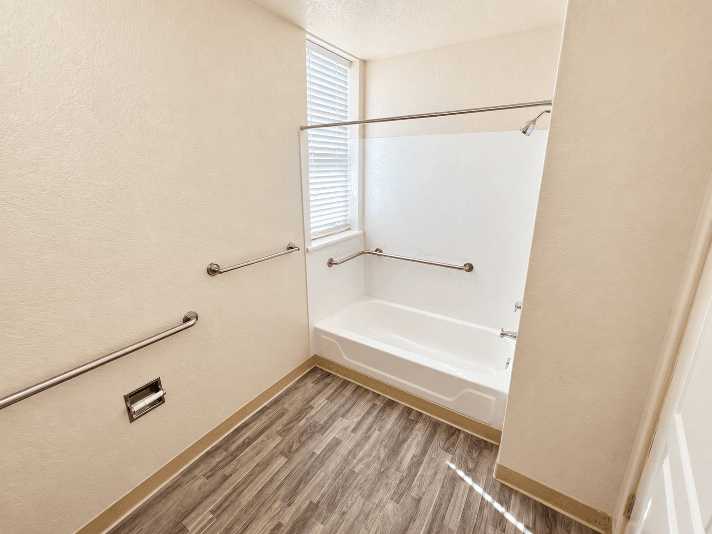 Seattle Apartment: 714 7th Ave