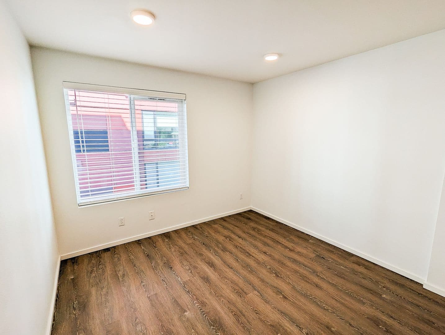 Redmond Apartment: 16210 NE 80th St