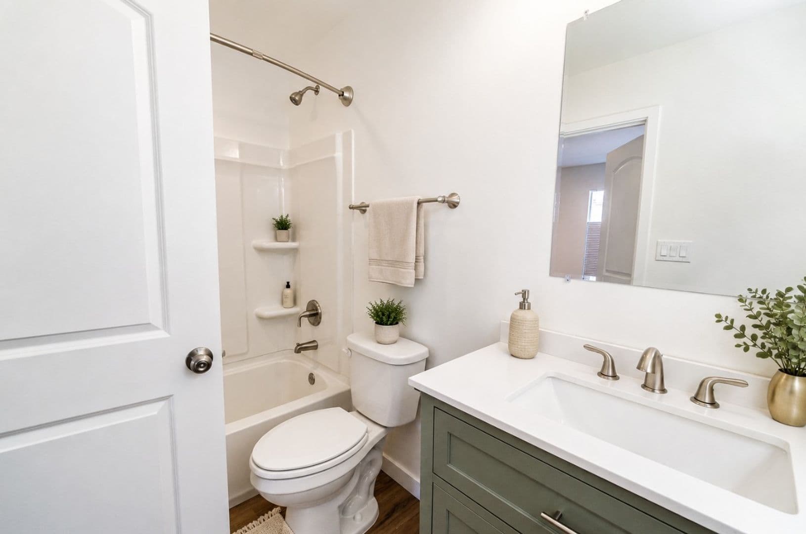 Seattle Apartment: 2012 43rd Ave E