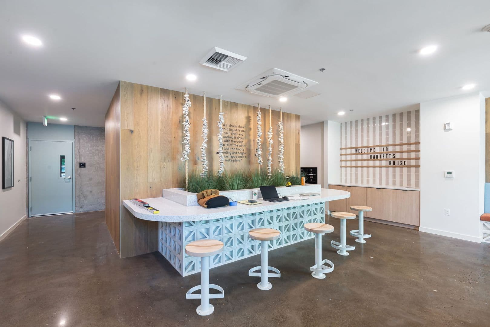 Seattle Apartment: 404 16th Ave S
