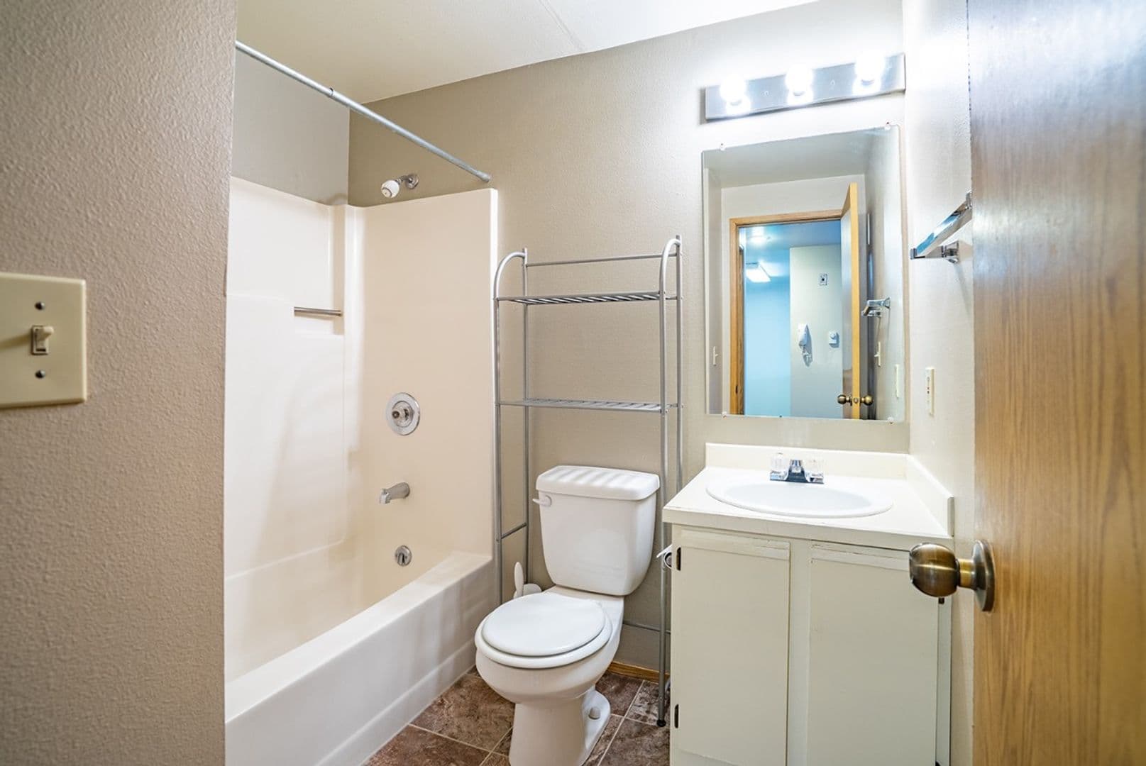Seattle Apartment: 201 NW 39th St