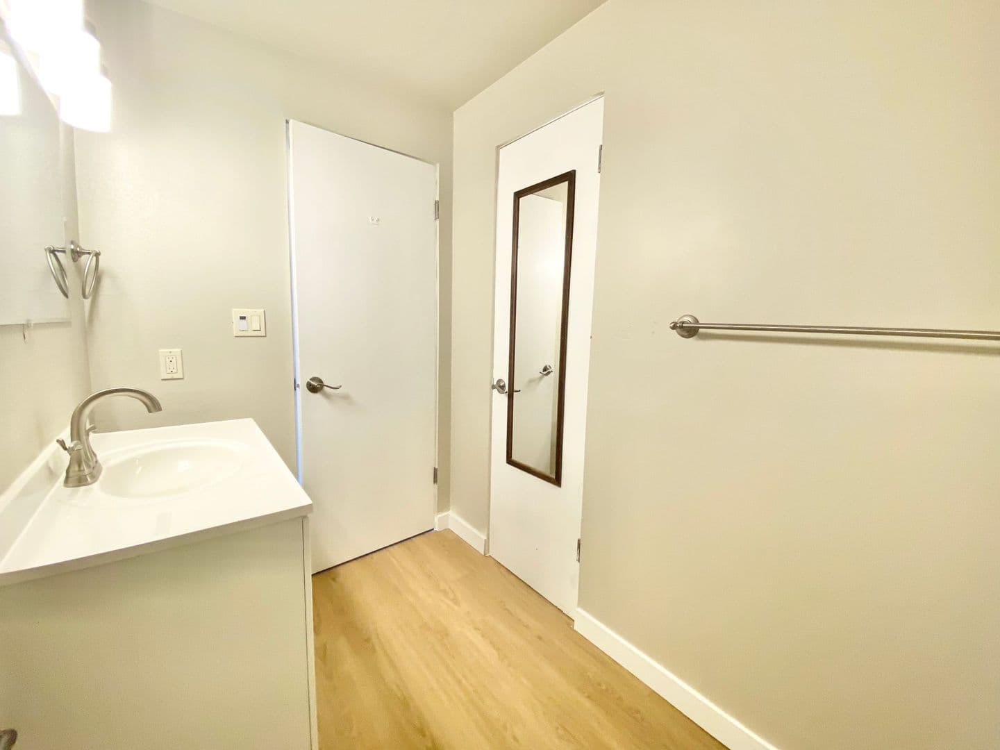 Seattle Apartment: 119 19th Ave