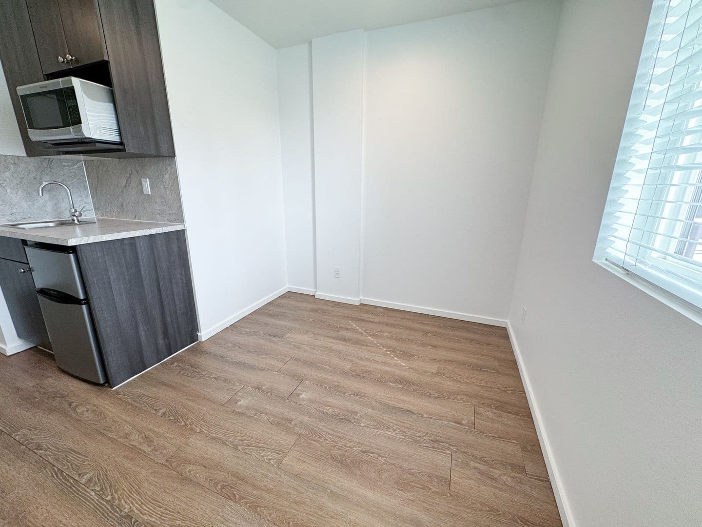 Redmond Apartment: 16210 NE 80th St