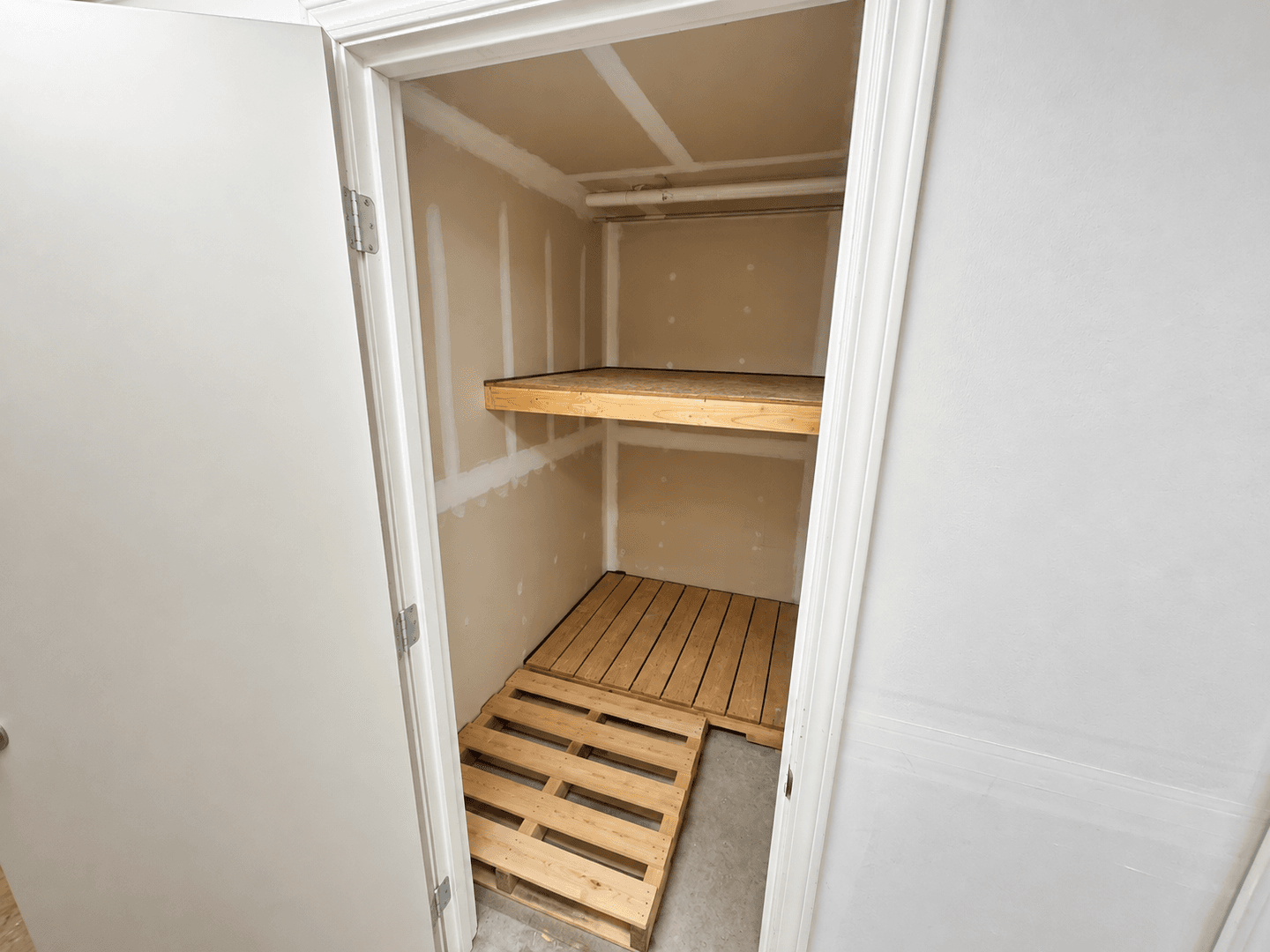 Seattle Apartment: 7500 6th Ave NW