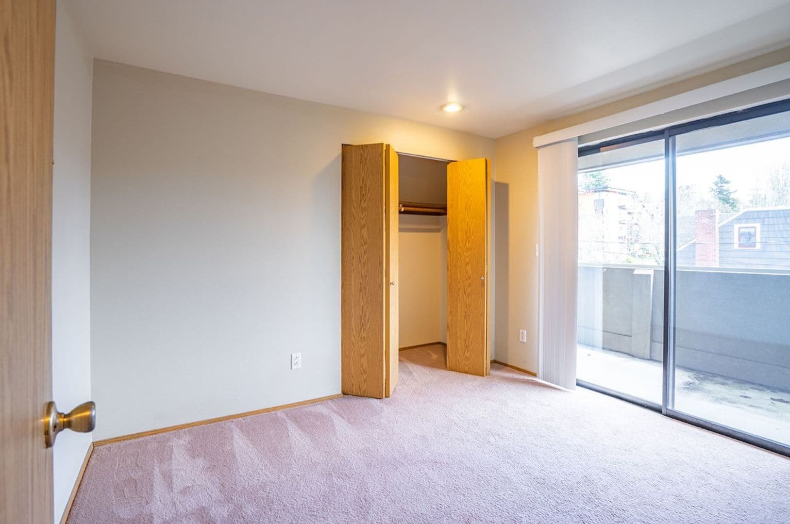 Seattle Apartment: 201 NW 39th St