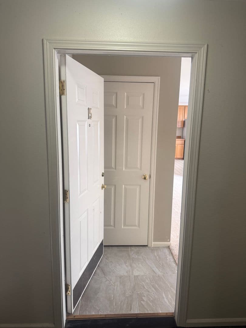 Seattle Apartment: 2032 43rd Ave East