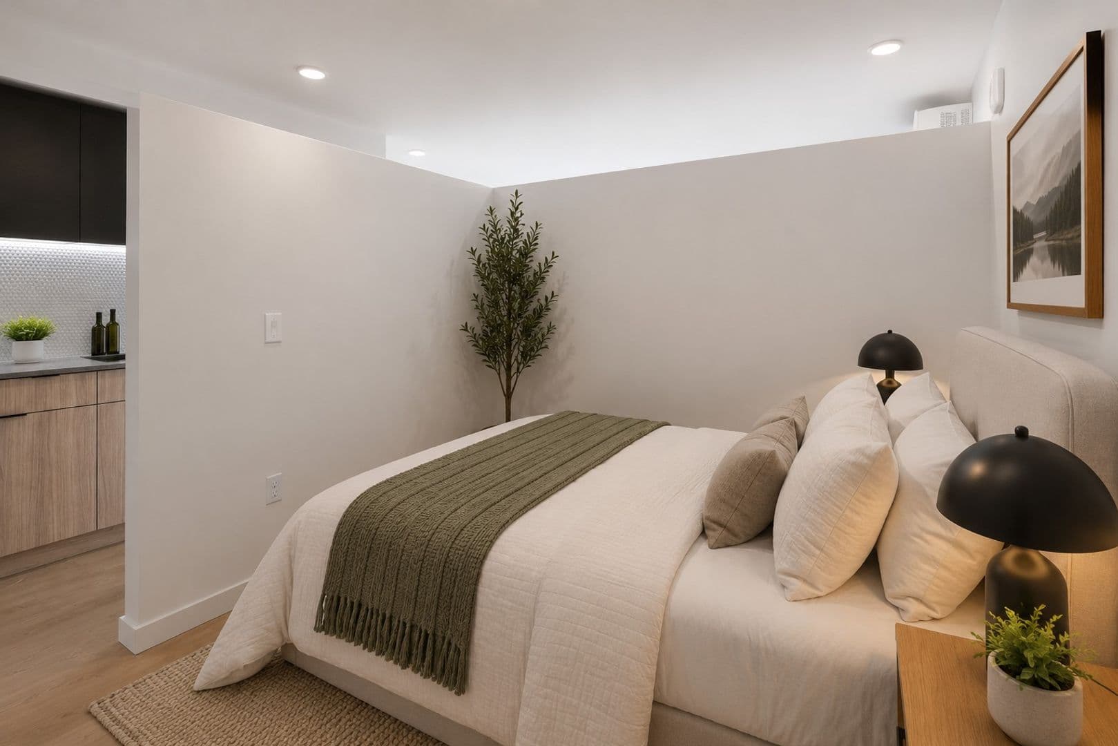Seattle Apartment: 404 16th Ave S