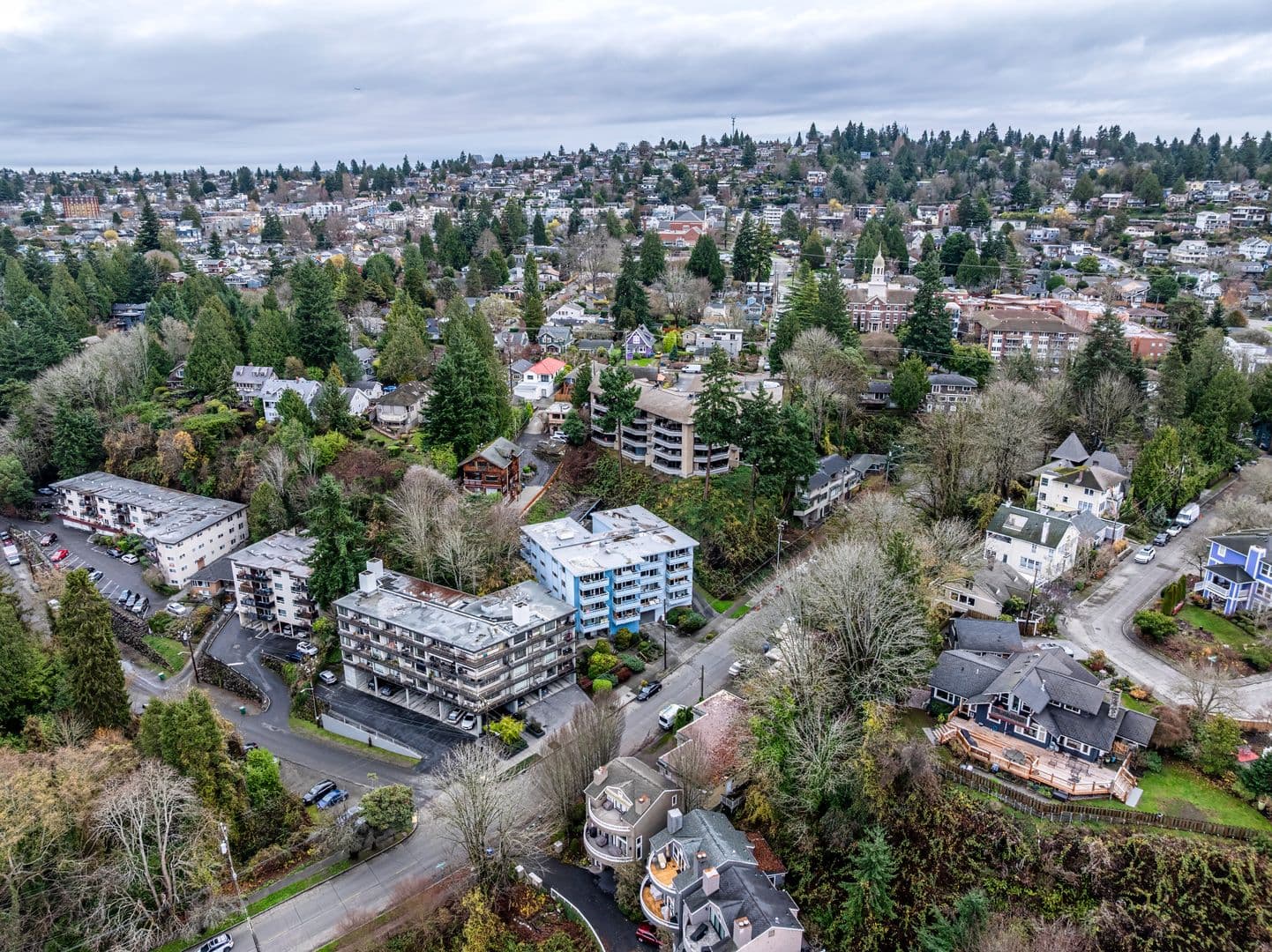 Seattle Apartment: 7060 Lincoln Park Way SW