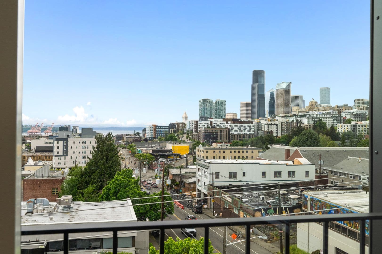 Seattle Apartment: 404 16th Ave S