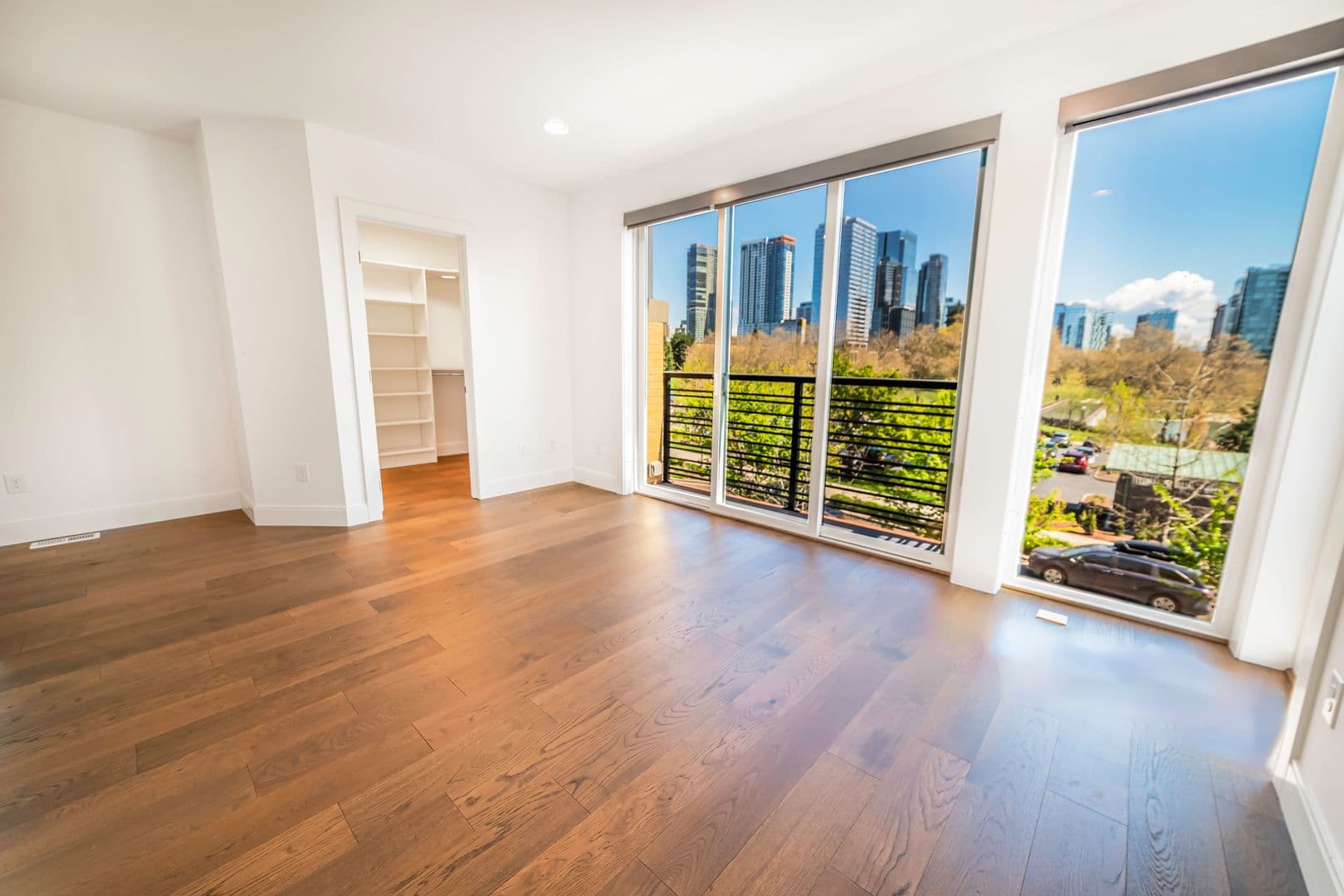 Bellevue Apartment: 135 100th AVE NE
