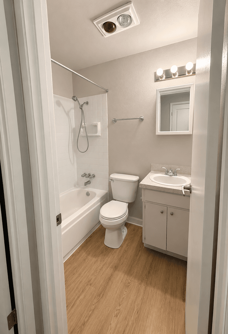 Tukwila Apartment: 14081 58th Avenue S