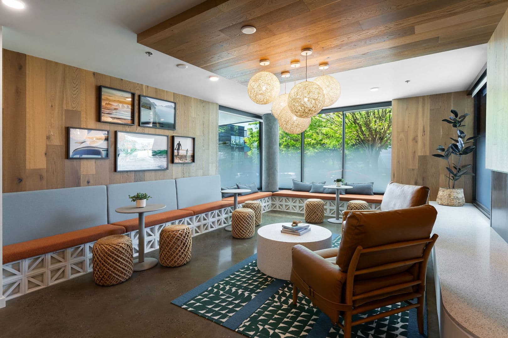 Seattle Apartment: 404 16th Ave S
