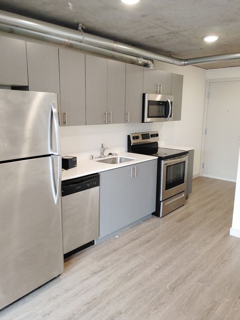 Seattle Apartment: 6404 9th Ave NE
