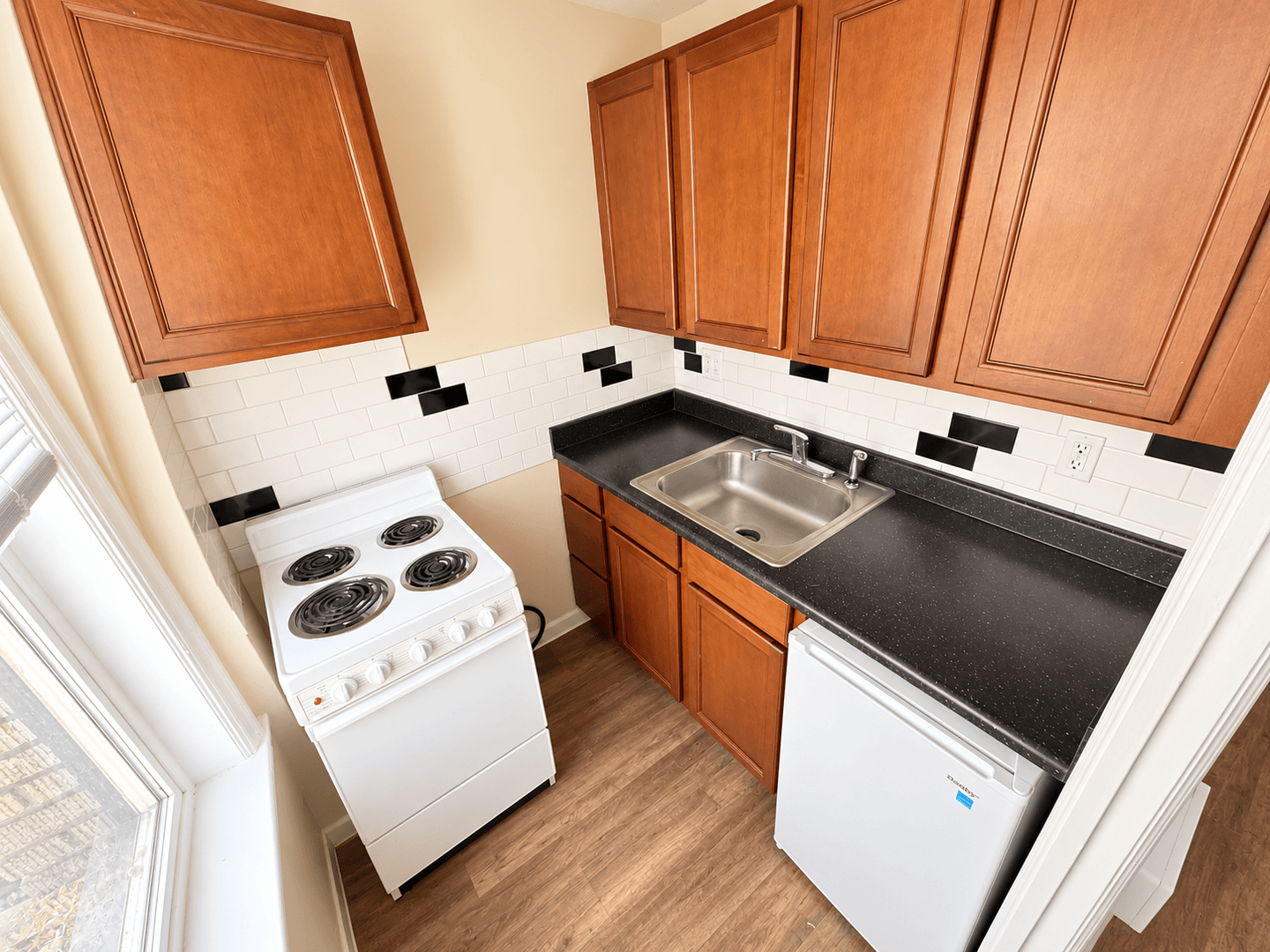Seattle Apartment: 2619 5th Ave