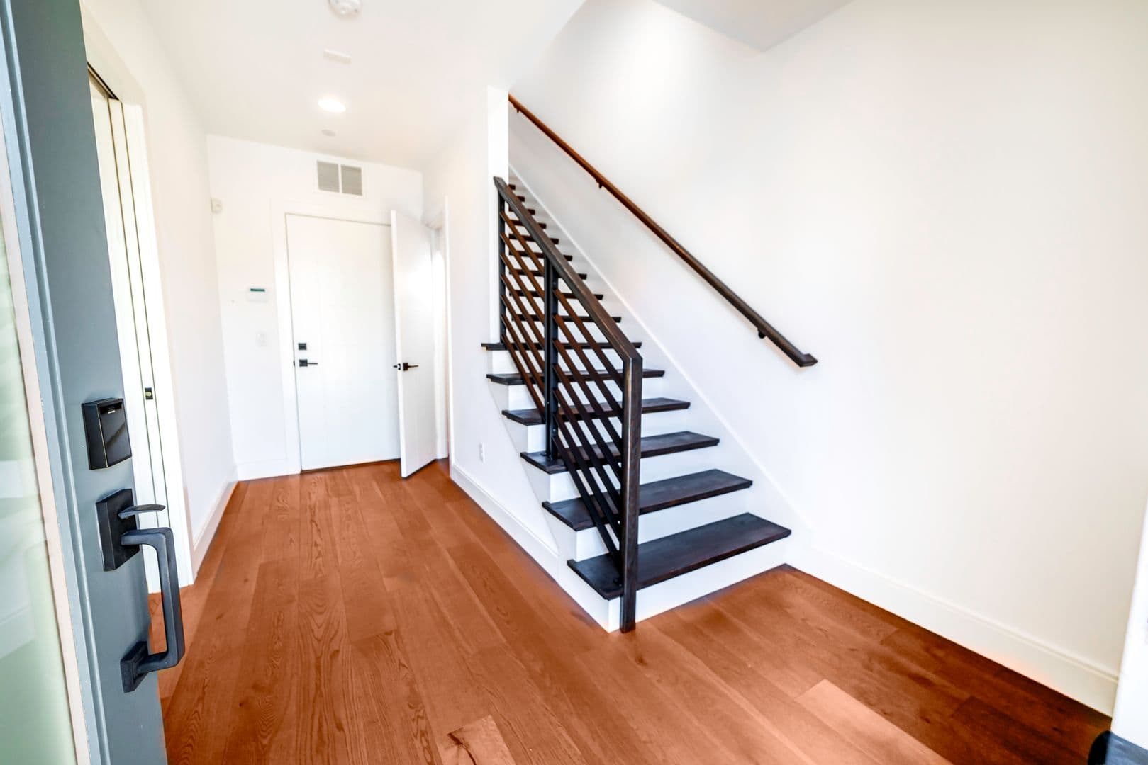 Bellevue Apartment: 135 100th AVE NE