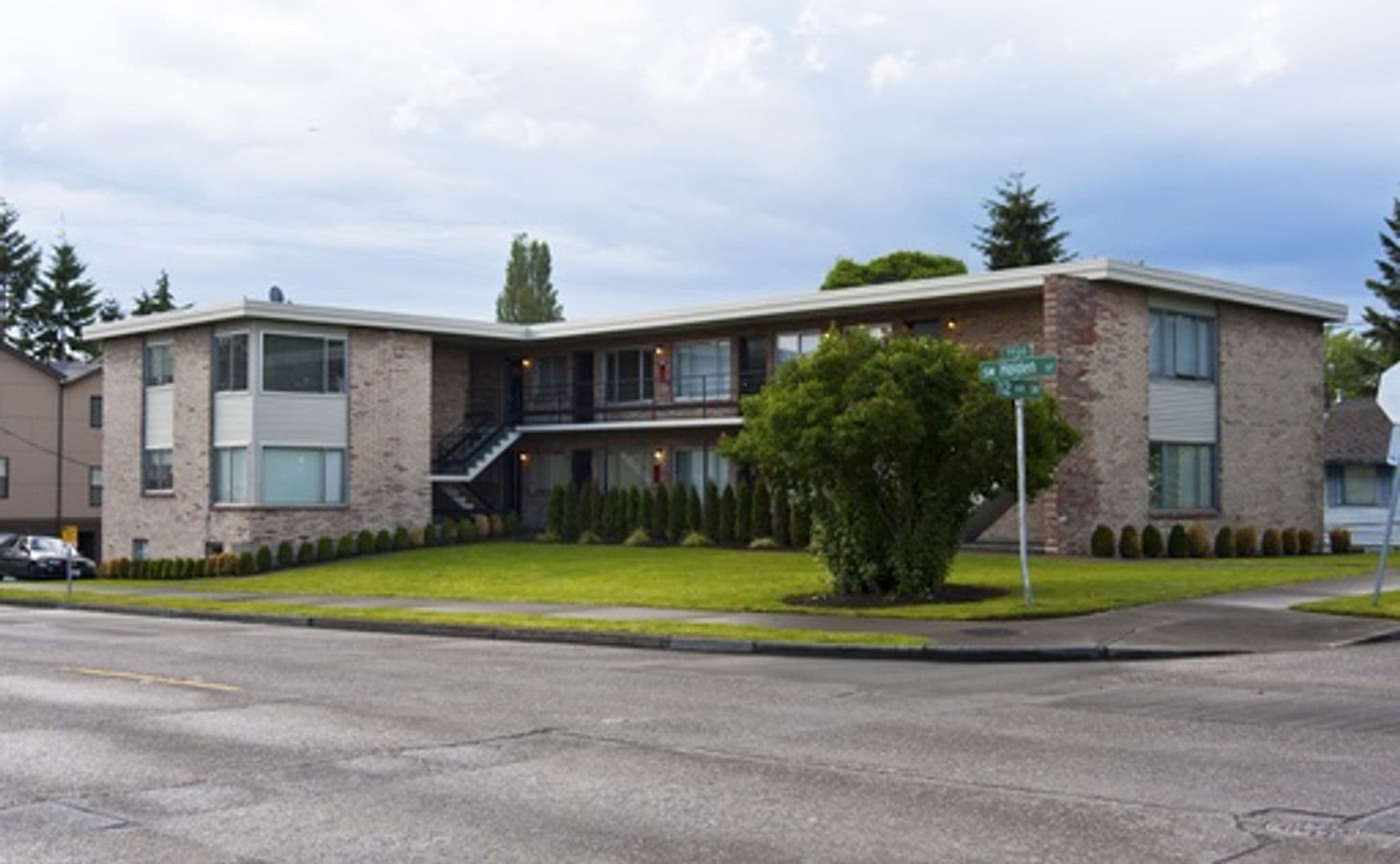 Seattle Apartment: 7700 12th Ave SW