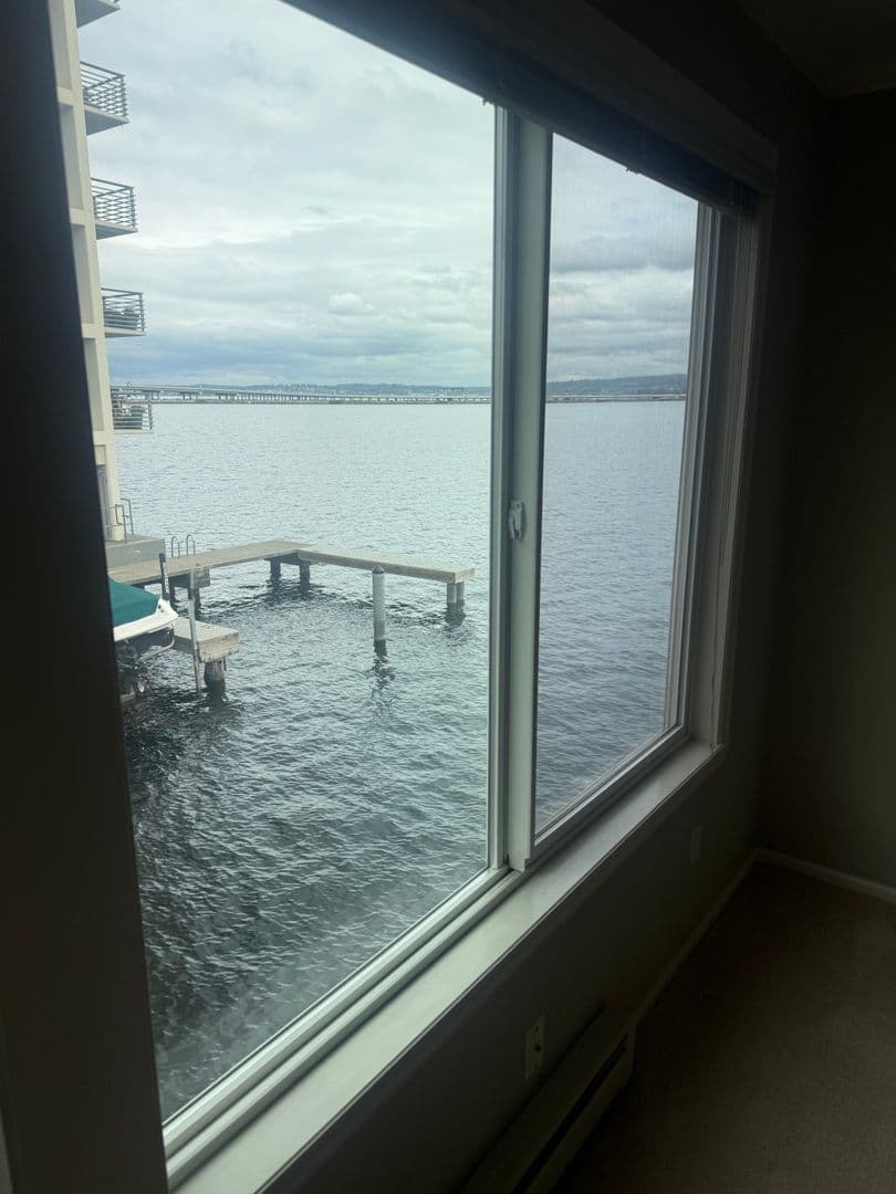 Seattle Apartment: 2032 43rd Ave East